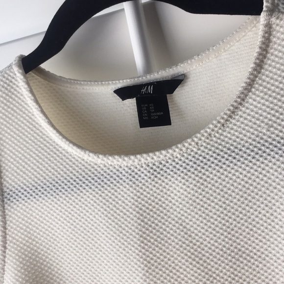 H&M Top - Picture 2 of 2